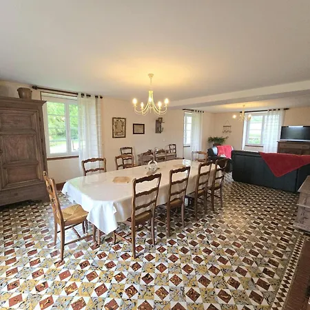 Grande Maison Avec Piscine Privée, Parking Et Animaux Acceptés - Fr-1-616-505