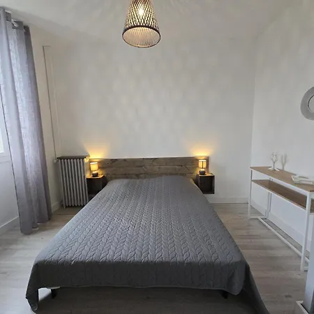 Grande Maison Avec Piscine Privée, Parking Et Animaux Acceptés - Fr-1-616-505 * Villamblard