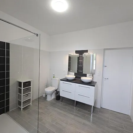 Hébergement de vacances Grande Maison Avec Piscine Privée, Parking Et Animaux Acceptés - Fr-1-616-505 *