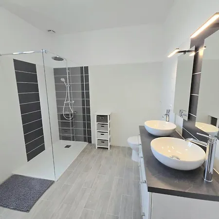 Grande Maison Avec Piscine Privée, Parking Et Animaux Acceptés - Fr-1-616-505