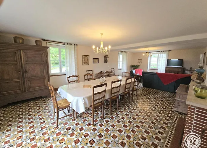 Grande Maison Avec Piscine Privée, Parking Et Animaux Acceptés - Fr-1-616-505