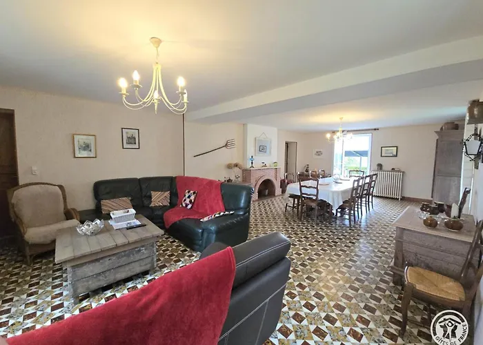 Casa vacanze Grande Maison Avec Piscine Privée, Parking Et Animaux Acceptés - Fr-1-616-505 *